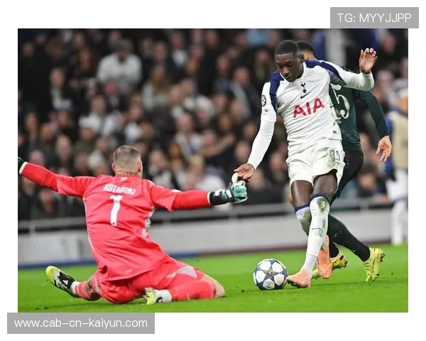 十人热刺4-0哥本哈根 范德芬全场奔袭一条龙，热刺一哥是谁