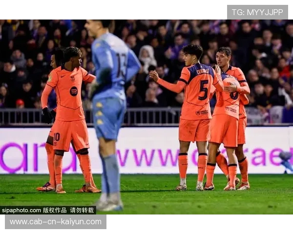 巴萨通过短传撕裂防线，拉菲尼亚抽射被门柱拒绝