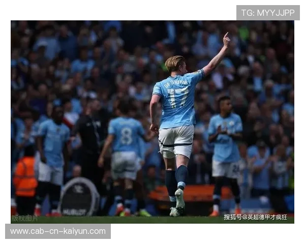 德布劳内轻巧外脚背分球如画，曼城前场组织更加高级